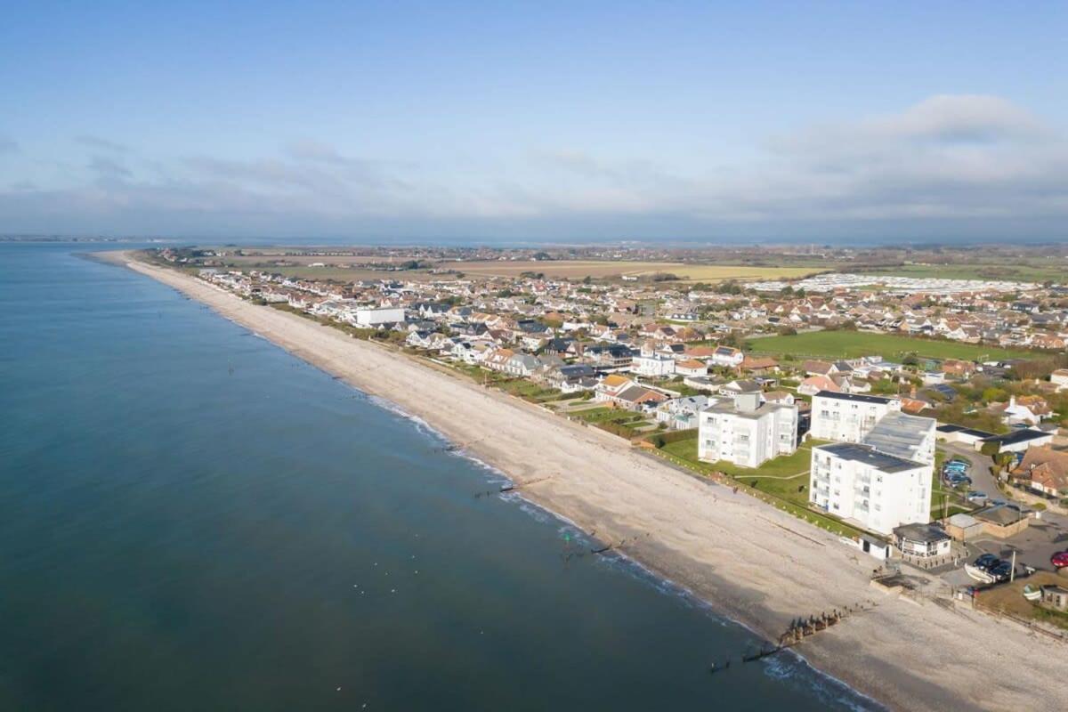 Апартаменти Two Bed Seafront Escape In Іст-Віттерінг Екстер'єр фото